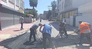 Akdeniz'de asfalt yama çalışmaları devam ediyor