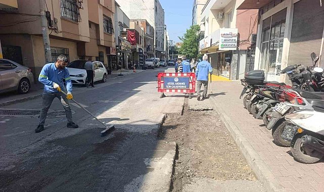 Akdeniz'de yol ve kaldırımlar yenileniyor