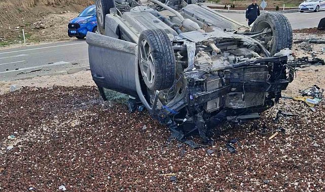 Aksaray'da iki otomobil çarpıştı: 1 ölü, 2 yaralı