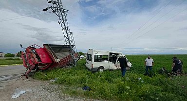 Aksaray'da minibüs ile kamyonet çarpıştı: 5 yaralı