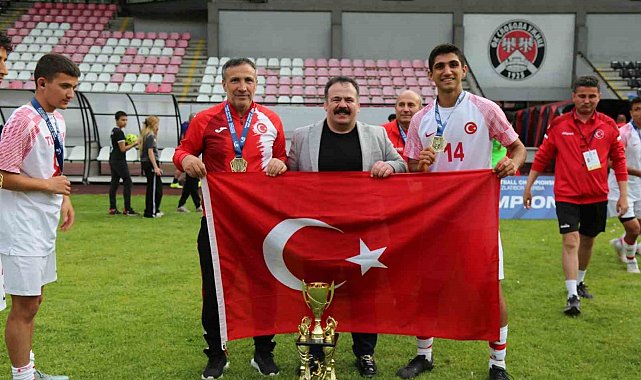 Aliağalı Semih Ayriç, dünya şampiyonu oldu