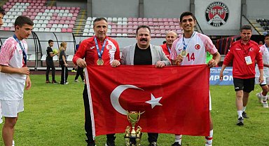 Aliağalı Semih Ayriç, dünya şampiyonu oldu
