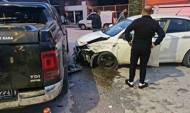 Alkollü sürücünün karıştığı zincirleme kaza kamerada: 1 yaralı