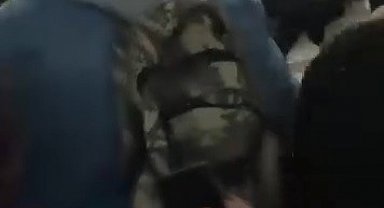 Alkollü yolcu ortalığı birbirine kattı, otobüsün içi savaş alanına döndü