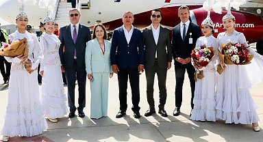 Almatı'dan Gazipaşa-Alanya Havalimanına ilk uçak seferi "su takı" seremonisiyle karşılandı