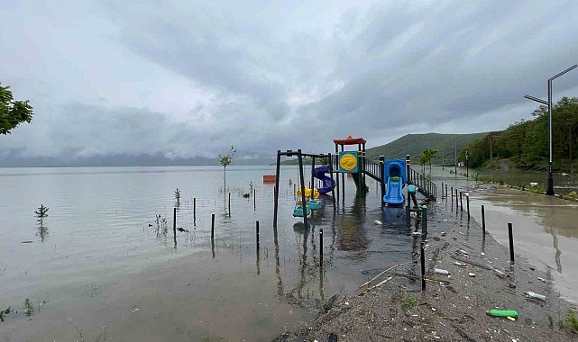 Almus Barajı'nın taşmasıyla ilçenin simgesi sular altında kalmıştı: 3 günlük değişim suyun yükselişini gözler önüne serdi