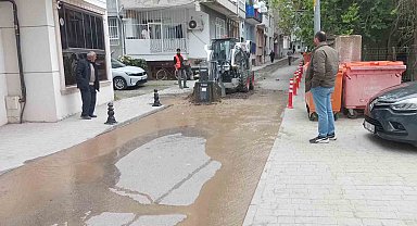 Altyapı çalışmasında ana su hattı patladı
