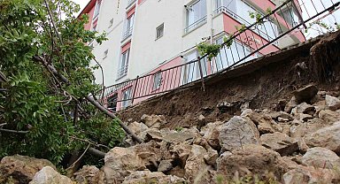 Amasya'da binanın istinat duvarı çöktü