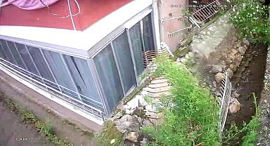Amasya'da duvarın yıkılma anı kamerada: Gürültüyü duyanlar deprem sanmıştı
