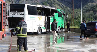 Amasya'da otobüs terminalinde park halindeki yolcu otobüsü yandı