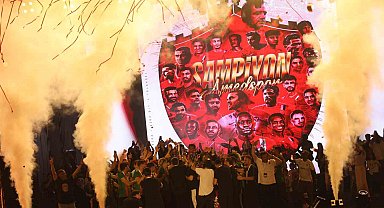 Amed Sportif Faaliyetler kupayı kaldırarak şampiyonluğu kutladı