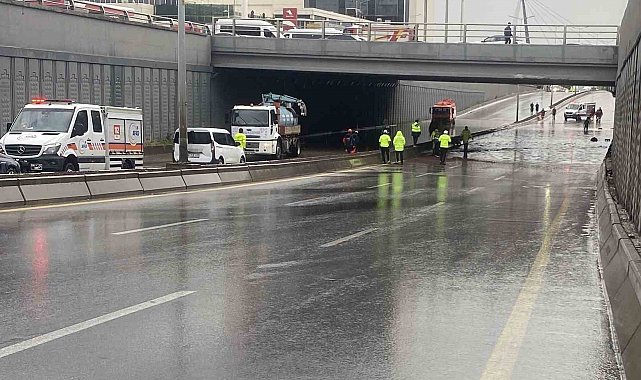 Ankara'da sağanak yağış sebebiyle alt geçitler ve yollar göle döndü