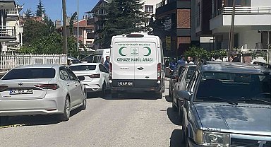 Anne ve babasını öldüren zanlı parkta eli kanlı bulunmuş