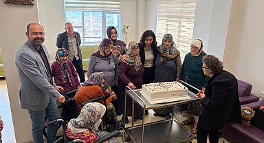 Anneler Günü'nde huzurevi sakinleri unutulmadı
