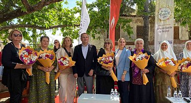 Anneler Günü'nde Srebrenitsa anneleri katliamı anlattı