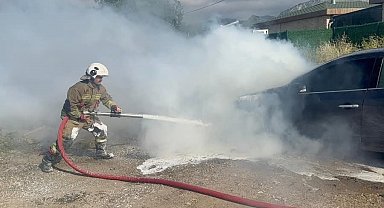 Antakya'da araç yangını
