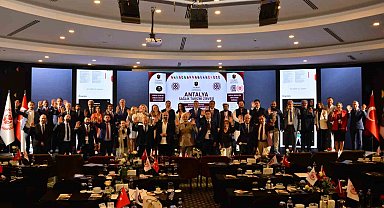 Antalya'da sağlık turizmi zirvesine 100'den fazla ülkeden katılım