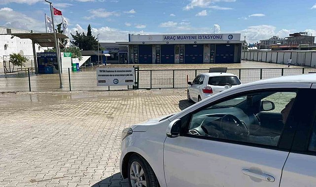Araç muayenesine giden vatandaşlar sular altında kalan TÜVTÜRK ile karşılaştı