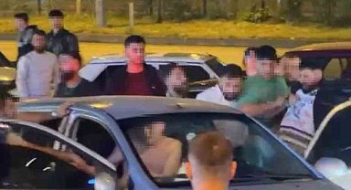 Araçtaki 2 kişiyi böyle darbettiler