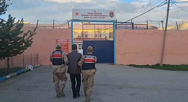 Aranan şahıslar Jandarmadan kaçamadı