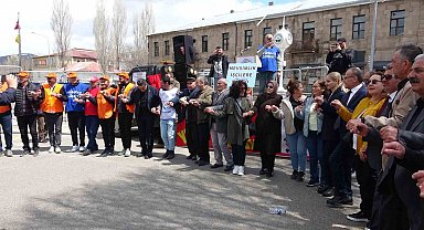 Ardahan'da 1 Mayıs Emek ve Dayanışma Günü halaylarla kutlandı