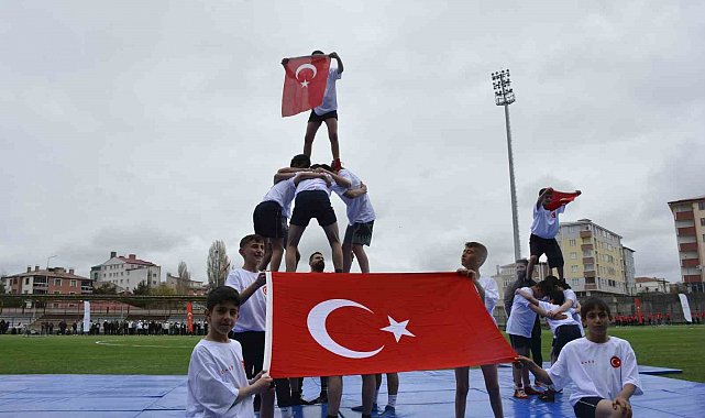 Ardahan'da 19 Mayıs coşkuyla kutlandı