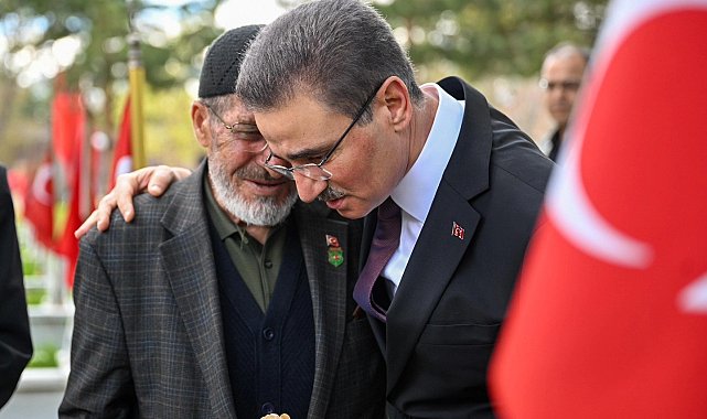 Arefe günü şehitlerin kabri ziyaret edildi