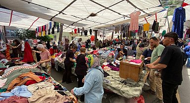 Arife günü pazarda bayramlık hareketliliği esnafın yüzünü güldürdü