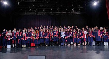 Atatürk Üniversitesi İletişim Fakültesi'nde mezuniyet heyecanı yaşandı