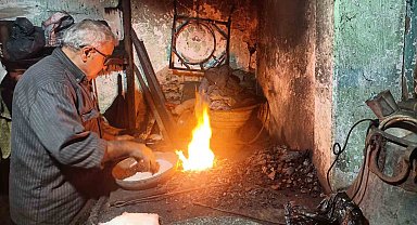 Ateşte tavlanan emek: 45 yıldır kalaycılığı yaşatıyor