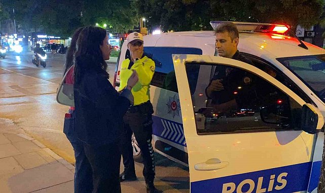 ATM'de unutulan parayı görüp polise teslim etti