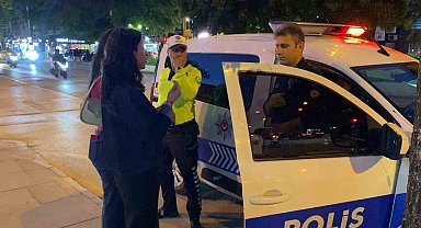 ATM'de unutulan parayı görüp polise teslim etti