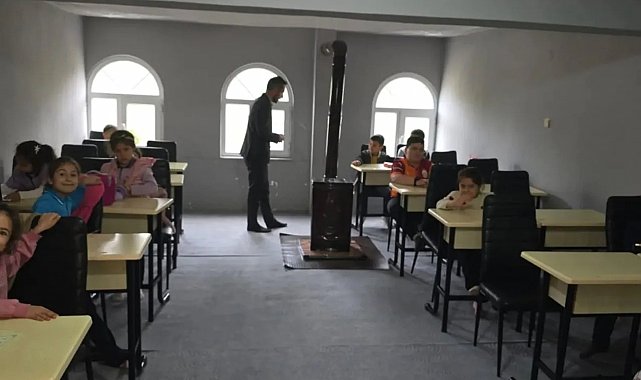 Ayancık'ta minik öğrencilere "aile ve vefa" semineri