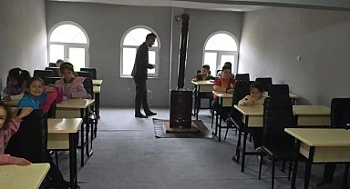 Ayancık'ta minik öğrencilere "aile ve vefa" semineri