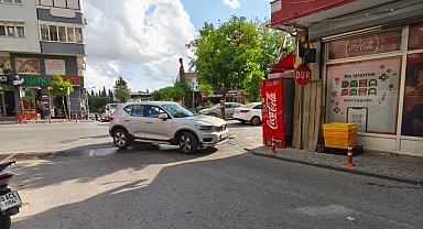 Aydın'da duyarsız araç parkı trafiği kilitledi