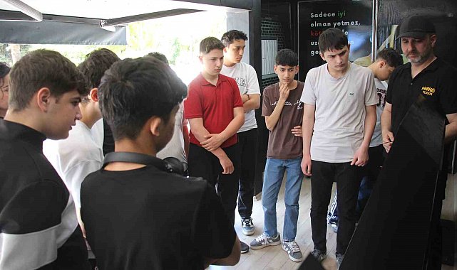 Aydın'da Narkotik Eğitim Tırı'na gençlerden yoğun ilgi
