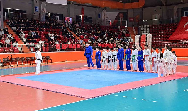 Bahçelievler'de 19 Mayıs coşkuyla kutlandı