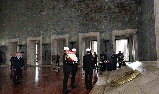Bakan Bak'tan Anıtkabir'e ziyaret