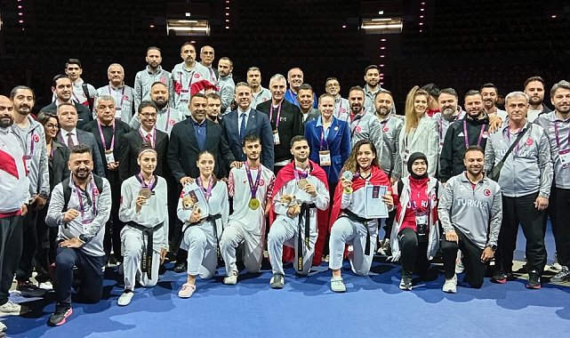 Bakan Bak'tan milli taekwondocular için tebrik