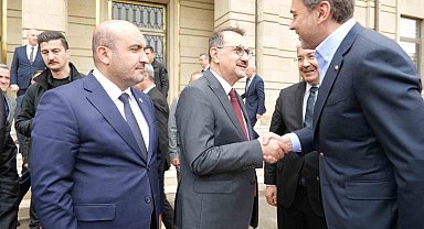 Bakan Bayraktar Eskişehir Valiliğini ziyaret etti