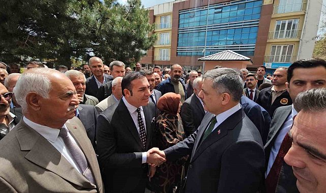 Bakan Çiftçi, Adilcevaz'ı ziyaret etti