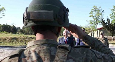 Bakan Güler, Edirne'de Mehmetçikle bayramlaştı