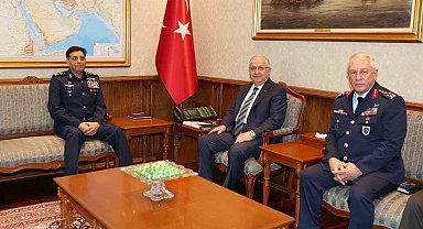 Bakan Güler, Pakistan Hava Kuvvetleri Komutanı Orgeneral Sidhu'yu kabul etti