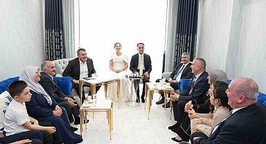 Bakan Tekin nişan törenine katıldı