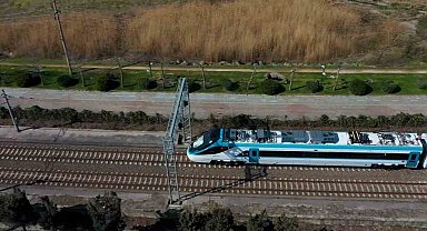 Bakan Uraloğlu: "Test süreçleri başarıyla devam eden Milli Elektrikli Hızlı Tren'imiz saatte 240 kilometre hıza ulaştı"