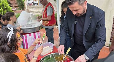 Balıkesir'de çocuklara şenlik havasında hediye yağmuru