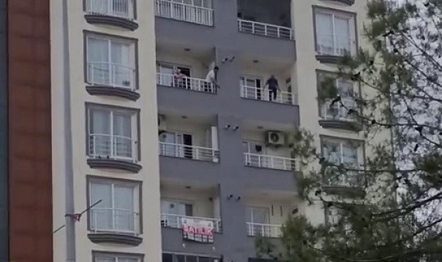 Balkondan kendini sarkıttı, ekipler harekete geçti