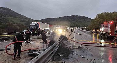 Bariyerlere çarparak yanan otomobilin sürücüsü feci şekilde can verdi