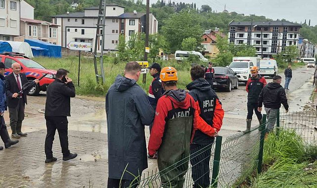 Bartın'da 5 yol, 15 ev ve iş yerinde su baskını yaşandı, mahsur kalan 32 kişi kurtarıldı