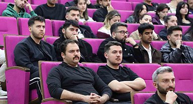BARÜ'de alanında uzman isimler kadın futbolunda medyanın rolünü anlattı